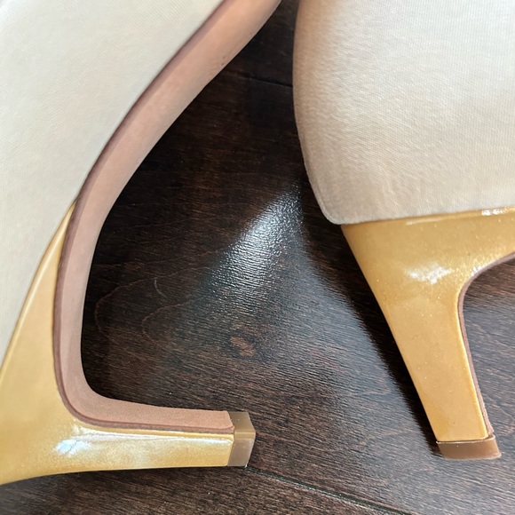 Vintage Bruno Magli “Regency” Beige Heels - Picture 12 of 14